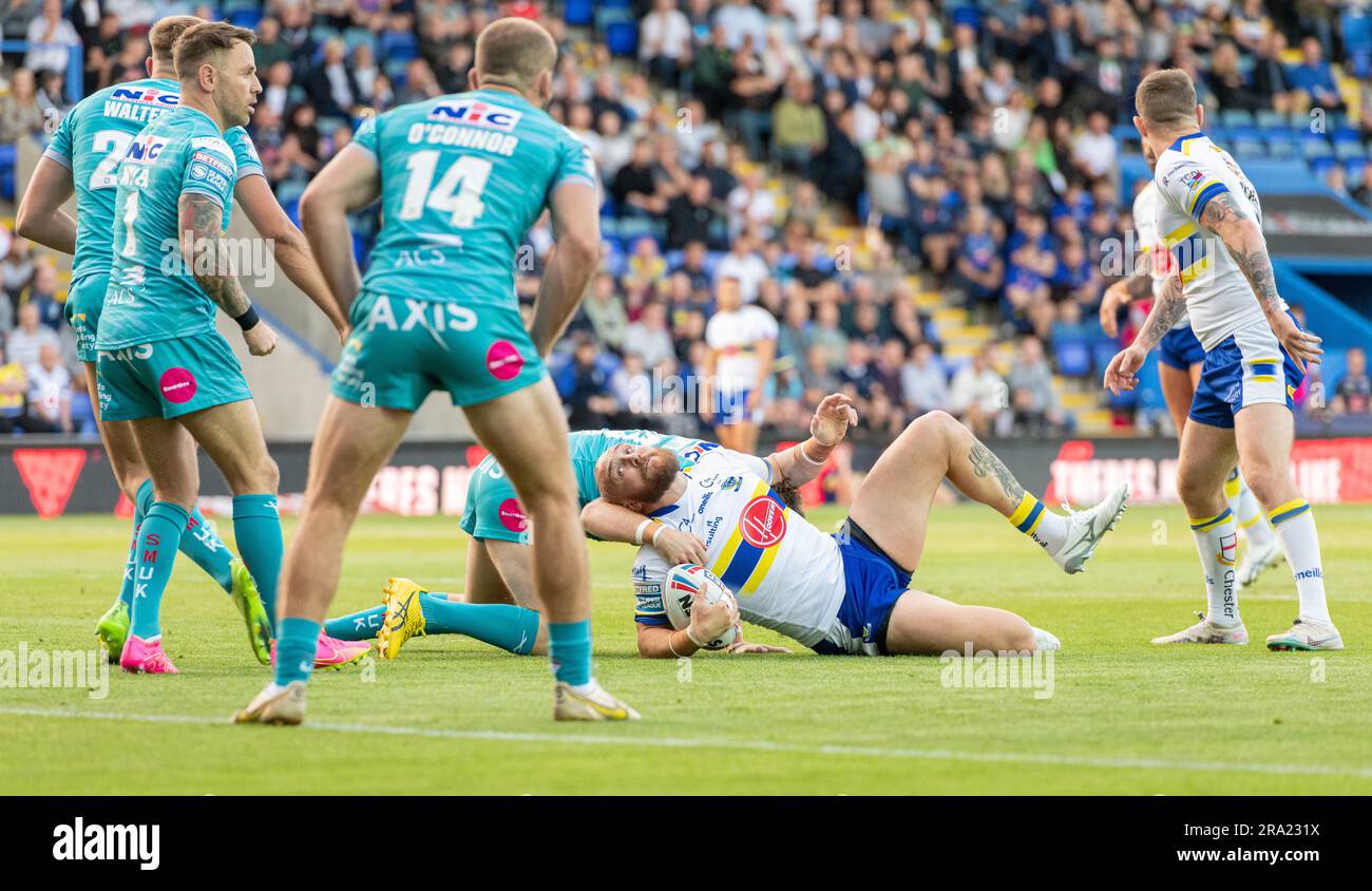 Warrington, Cheshire, England, 29. Juni 2023. Gil Dudson von Warrington stellte sich während der Warrington Wolves V Leeds Nashörner im Halliwell Jones Stadium, der Betfred Super League, Warrington (Kreditbild: ©Cody Froggatt/Alamy Live News) auf den Boden. Stockfoto