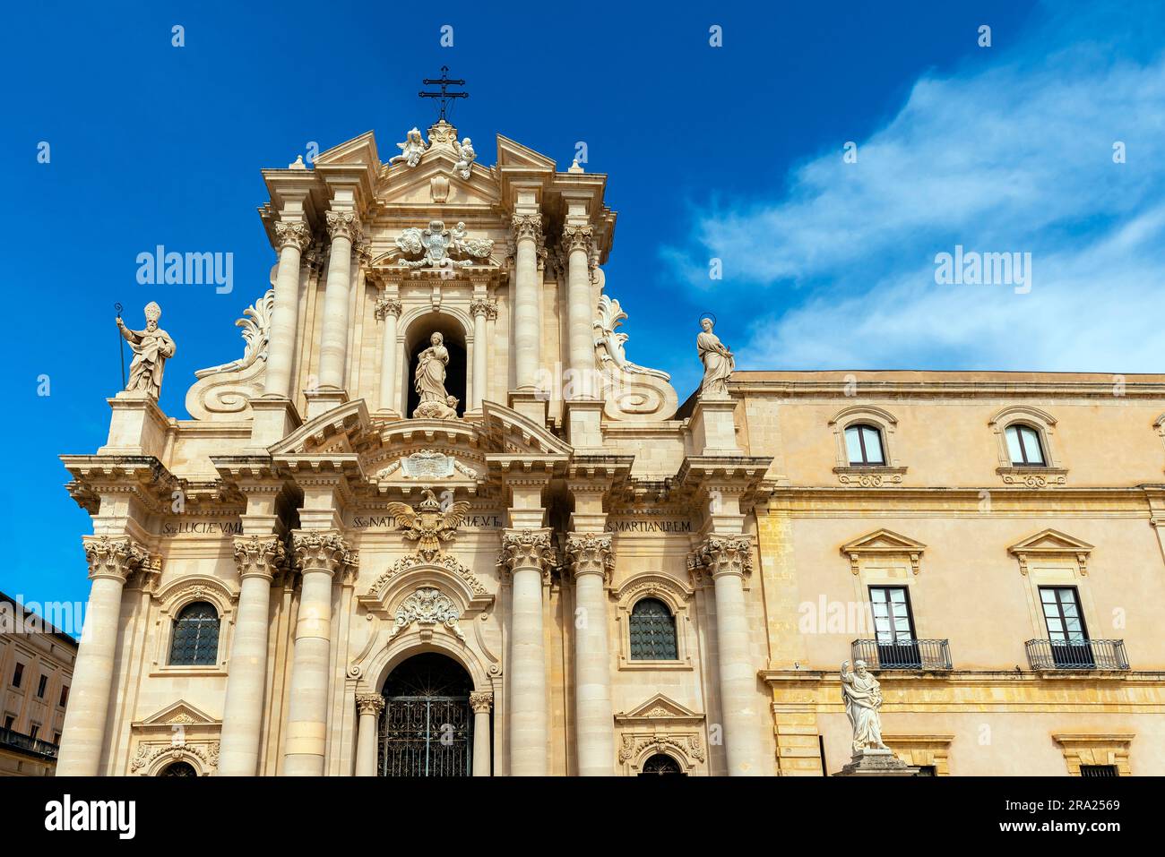 Der Kathedralenplatz und die Kathedrale von Syrakus (Duomo di Siracusa