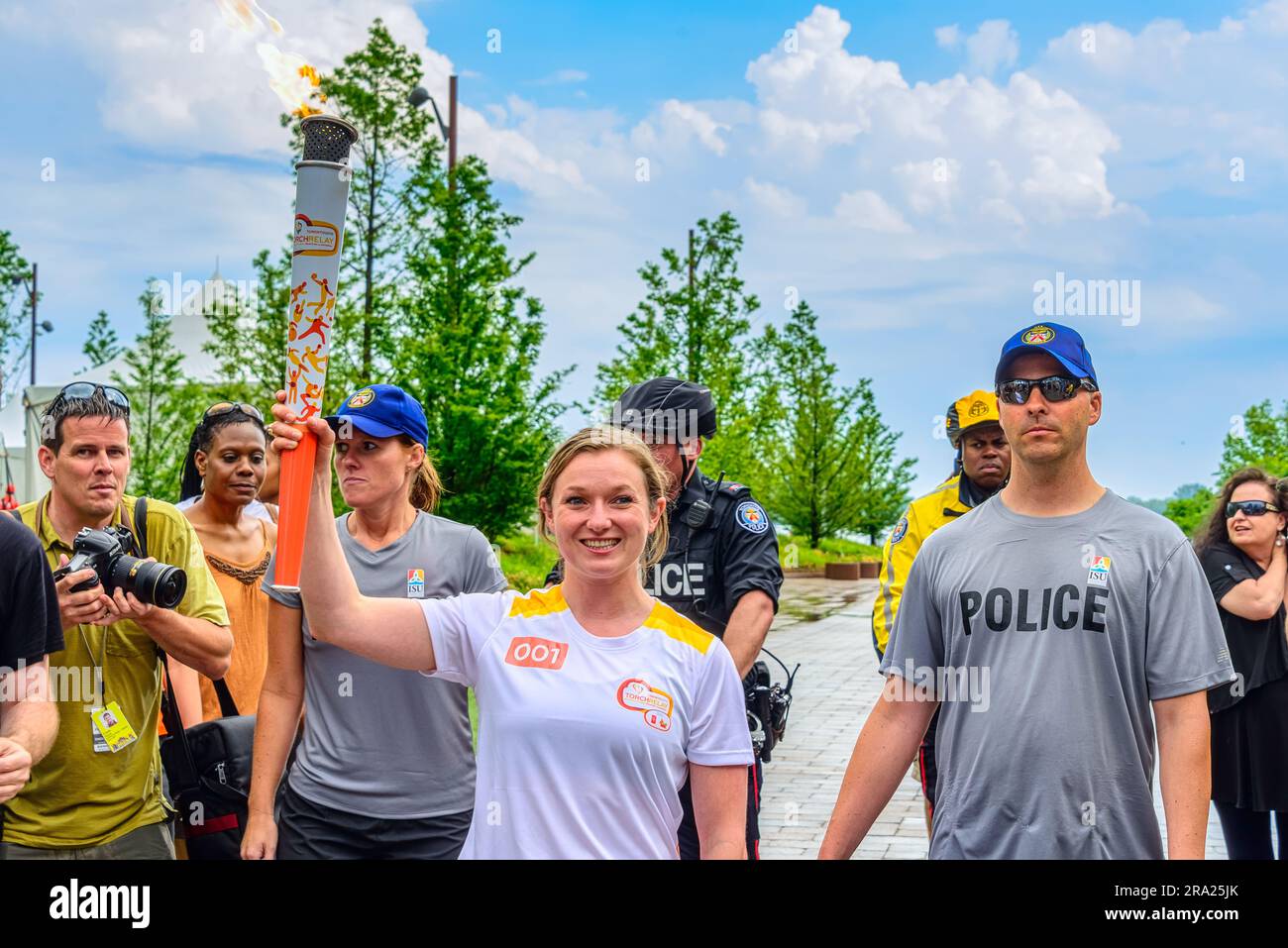 Olympische Goldmedaillengewinnerin Rosie MacLennan. Fackel-Relais-Event im Hafenbezirk. Pan American Games Toronto 2015. Die Flamme kommt aus Mexiko Stockfoto
