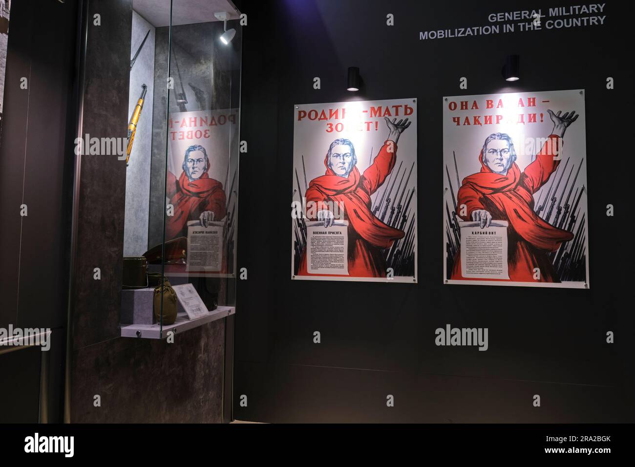 Ein Beispiel für Propagandaposter. Im Shon Sharaf Great Patriotic war, dem Museumspark-Komplex aus dem 2. Weltkrieg in Taschkent, Usbekistan. Stockfoto