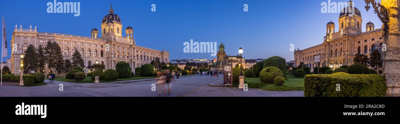 Wiener Museumsviertel rund um den Maria-Theresia-Platz mit dem Museum für Kunstgeschichte, Museumsviertel im Hintergrund und dem Museum für Naturgeschichte Stockfoto