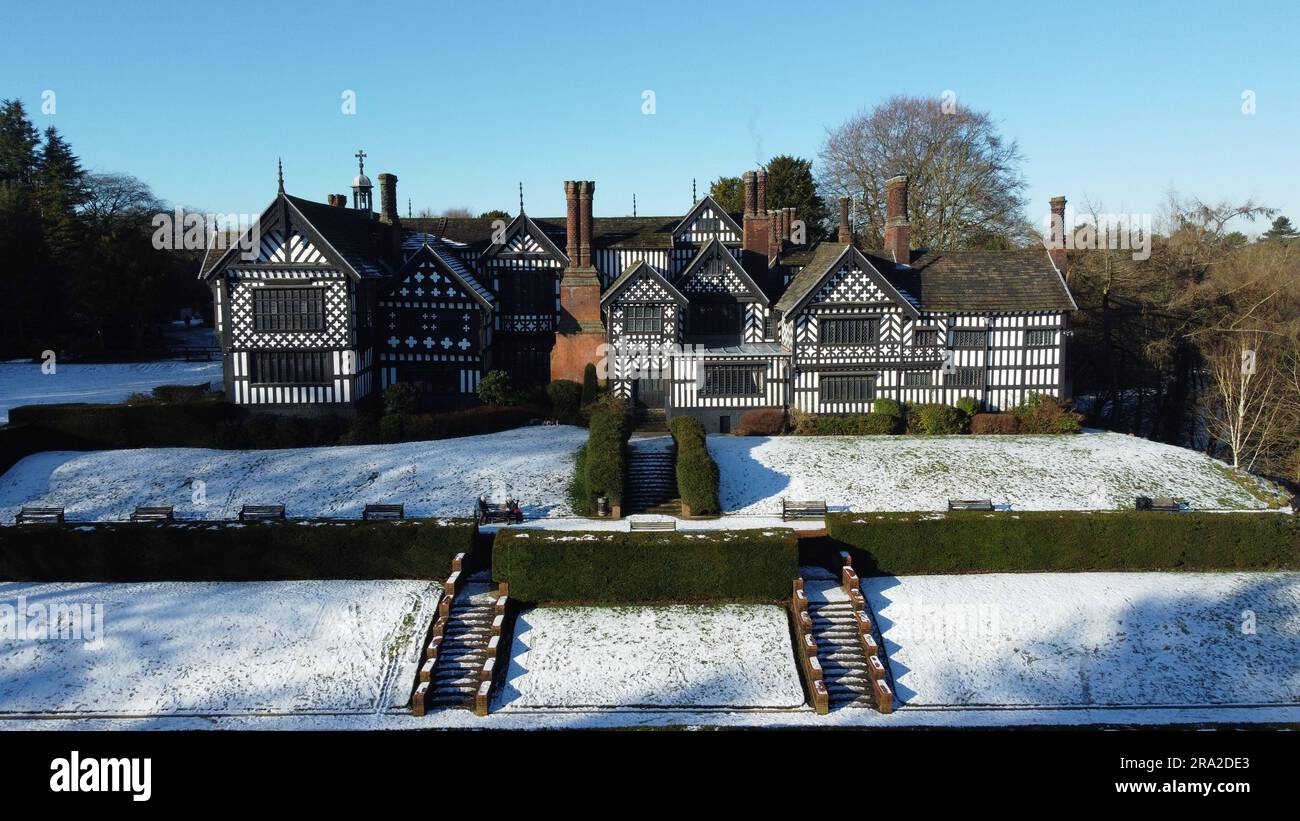Bramall Hall im Schnee Stockfoto