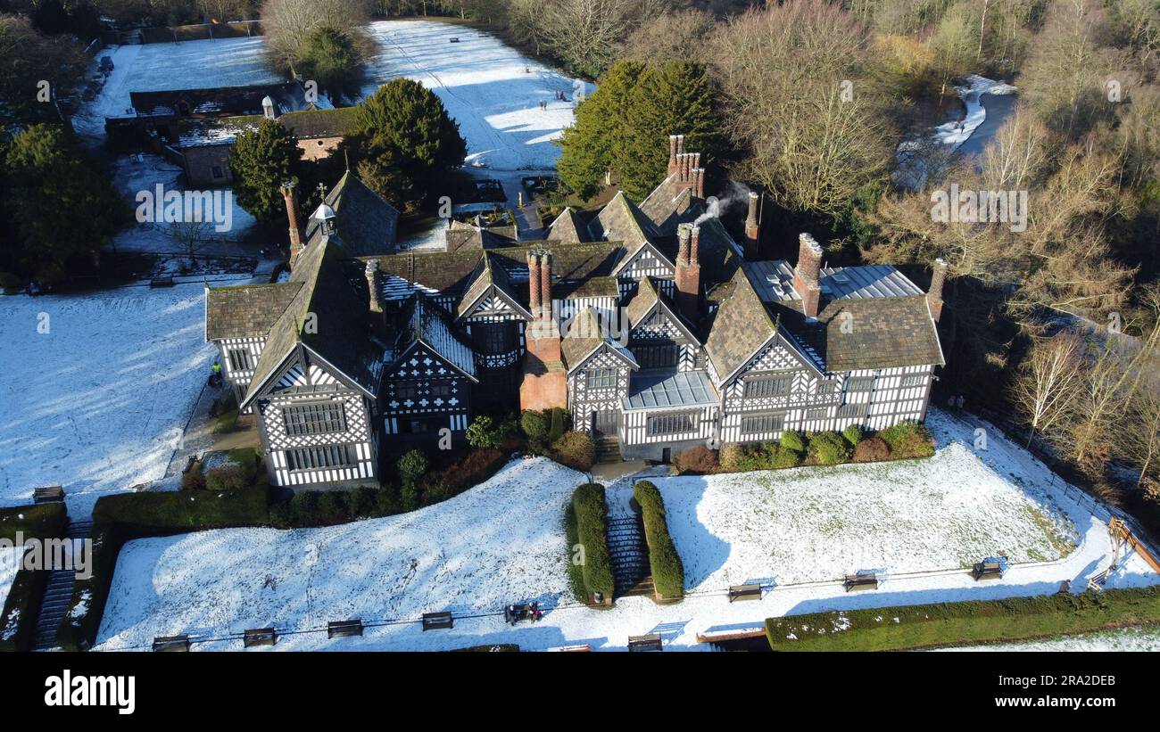 Bramall Hall im Schnee Stockfoto