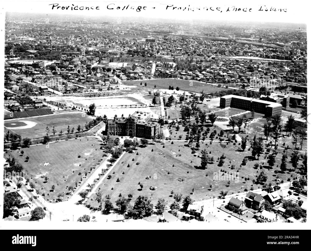 Vorderansicht des Providence College in Providence, Rhode Island. Providence College, Providence, Rhode Island. 1944-01-01T00:00:00. Stockfoto