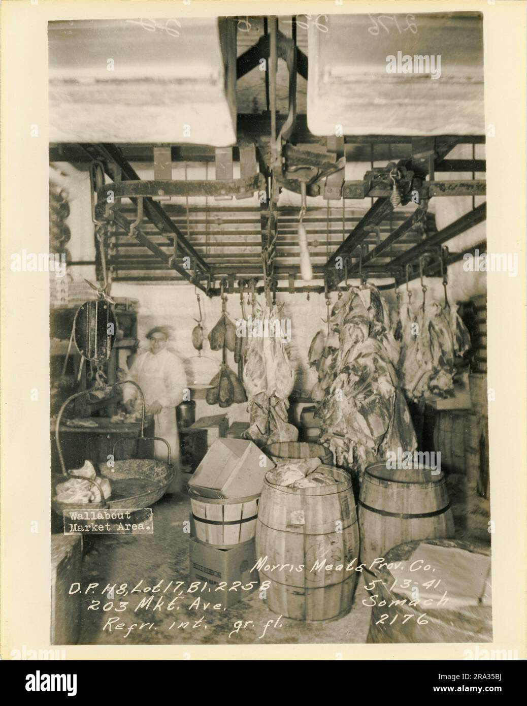 Foto des Innenraums von Los 17, Bl. 2258, 203 Mkt. Ave., Innenseite des Kühlschranks im Erdgeschoss von Morris Meat & Prov Co., D.P. 118. Stockfoto