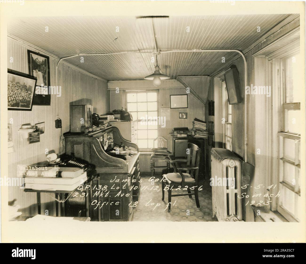 Foto des Innenraums der Lose 10-11-12, Bl. 2256, 231 Mkt. Ave, Büro im obersten Stock von James Gale, D.P. 138. Stockfoto