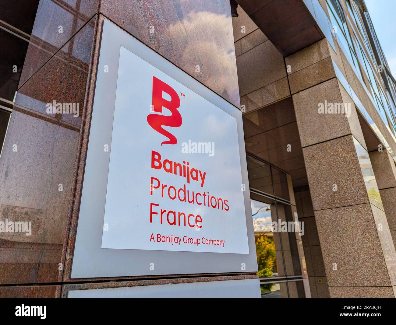 Unterschreiben Sie am Eingang von Banijay Productions France, einem audiovisuellen Produktionsunternehmen, das viele Programme für das französische Fernsehen produziert Stockfoto