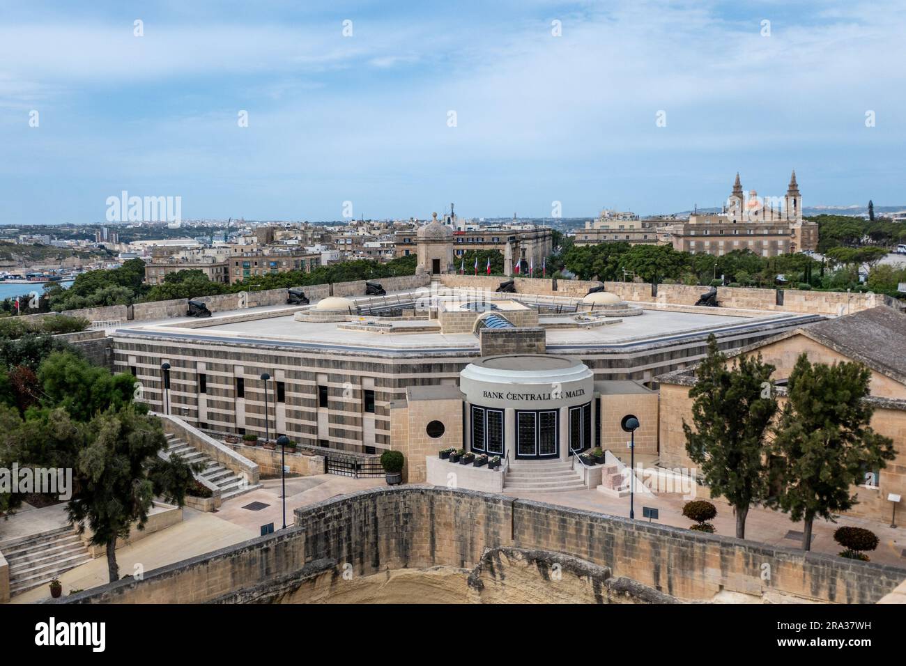 Valletta, Malta, 30. April 2023. Die Zentralbank von Malta ist die Zentralbank der Republik Malta. Sie hat schon früher maltesische Lira-Banknoten und -Münzen ausgegeben Stockfoto