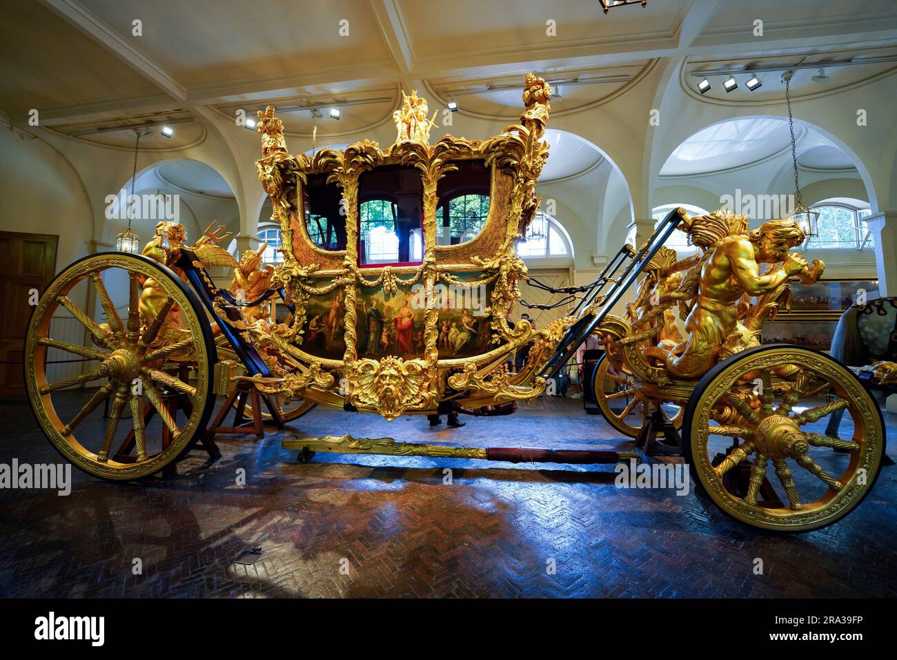 König Karls Krönungstrainer. Der Royal Gold State Coach wird seit 1831 bei jeder Krönung eingesetzt und ist der drittälteste noch lebende Coach in Großbritannien. Stockfoto