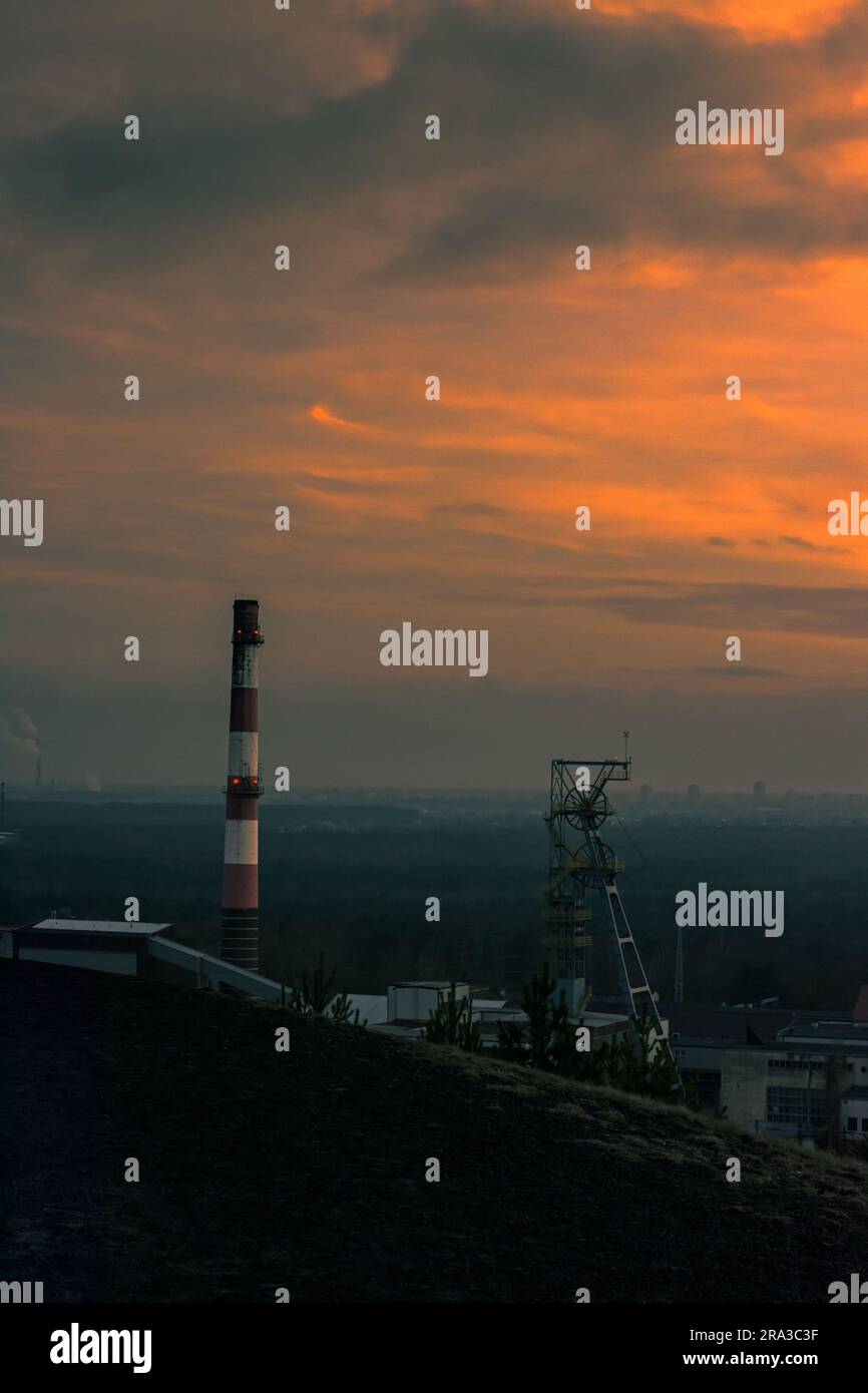 Steinkohleabbauschacht in der schlesischen Stadt Kattowitz. Bezirk Kostuchna. Stockfoto