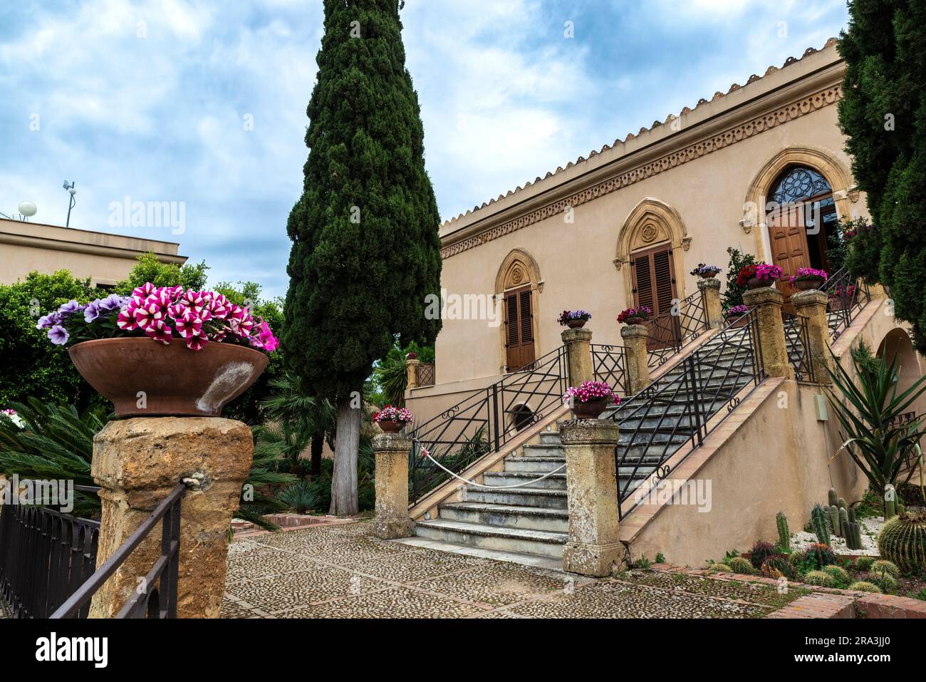 Fassade der Villa Aurea im Tal der Templi oder im Tal der Tempel, Agrigento, Sizilien, Italien Stockfoto