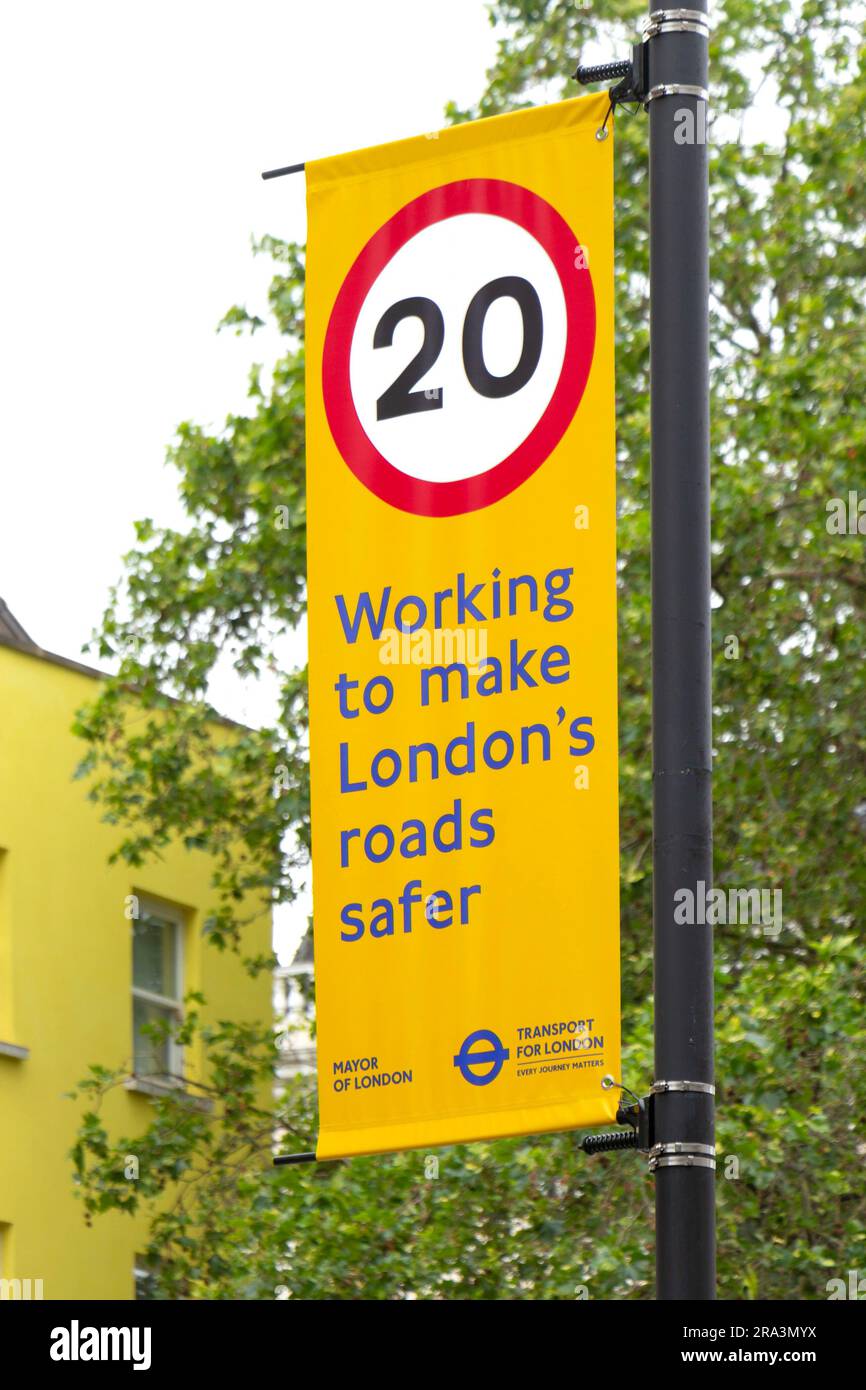 Straßenschild in London, auf dem die Höchstgeschwindigkeit von 20 km/h angegeben ist und auf dem die Straßen londons sicherer gemacht werden sollen Stockfoto