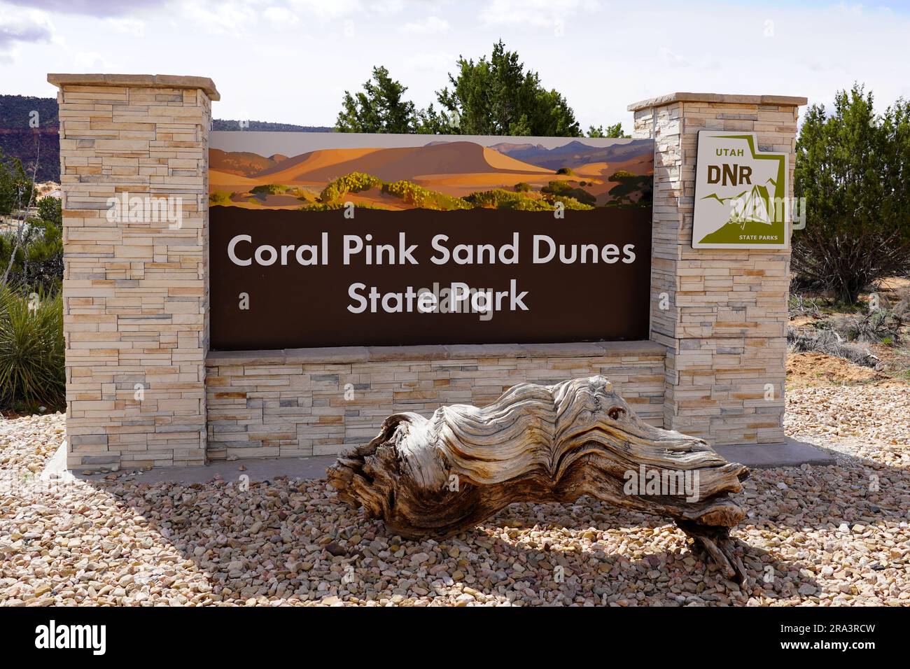 Kanab, Utah, USA - 5. Mai 2023: Schild für Coral Pink Sand Dunes State Park Stockfoto