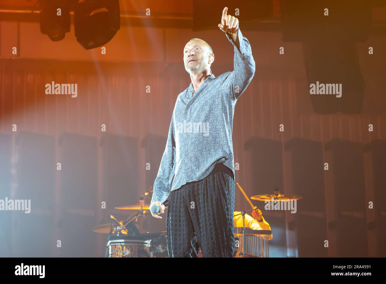 Der italienische Sänger Biagio Antonacci tritt während seines Live-Auftritts in der Grana Padano Arena in Mantua für seine Palco Centrale Tour am 11. Mai 2023 in Mantua auf. Stockfoto