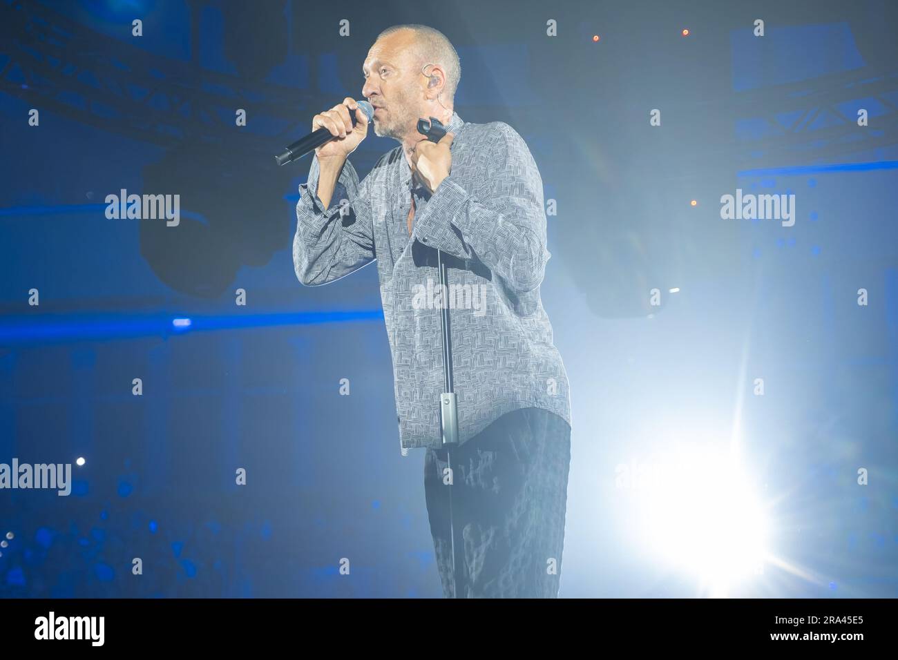 Der italienische Sänger Biagio Antonacci tritt während seines Live-Auftritts in der Grana Padano Arena in Mantua für seine Palco Centrale Tour am 11. Mai 2023 in Mantua auf. Stockfoto