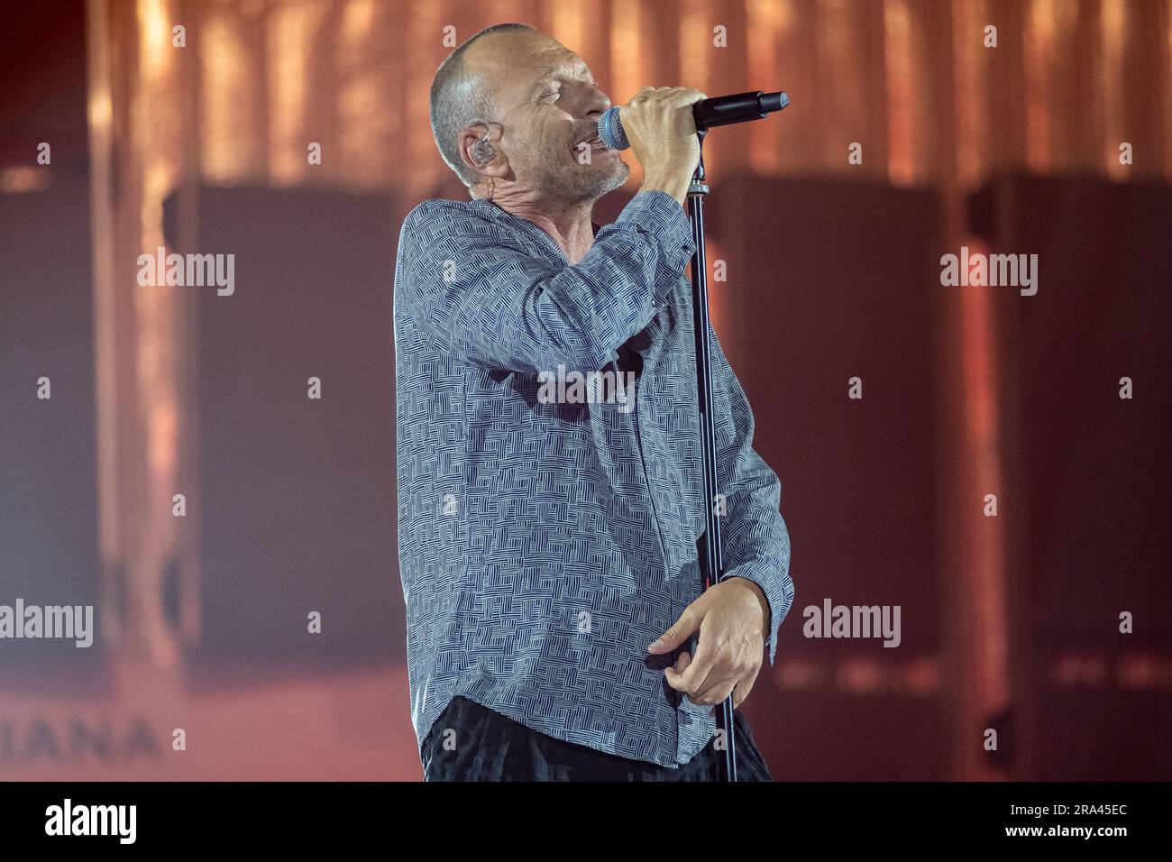 Der italienische Sänger Biagio Antonacci tritt während seines Live-Auftritts in der Grana Padano Arena in Mantua für seine Palco Centrale Tour am 11. Mai 2023 in Mantua auf. Stockfoto