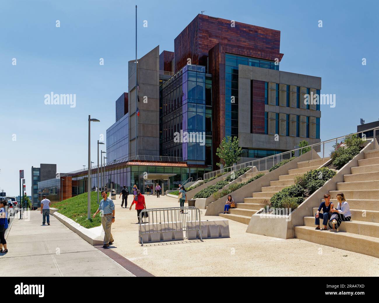 Der Richmond County Supreme Court von Staten Island mit Kupfer- und Glasummantelung sollte Offenheit und Transparenz der Justiz vermitteln. Stockfoto