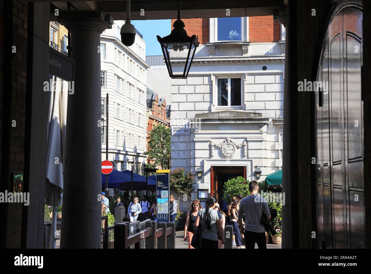 Top Touristenattraktion Covent Garden, eine lebhafte Gegend mit unabhängigen Geschäften, Restaurants und überdachten Märkten, im Zentrum von London, Großbritannien Stockfoto