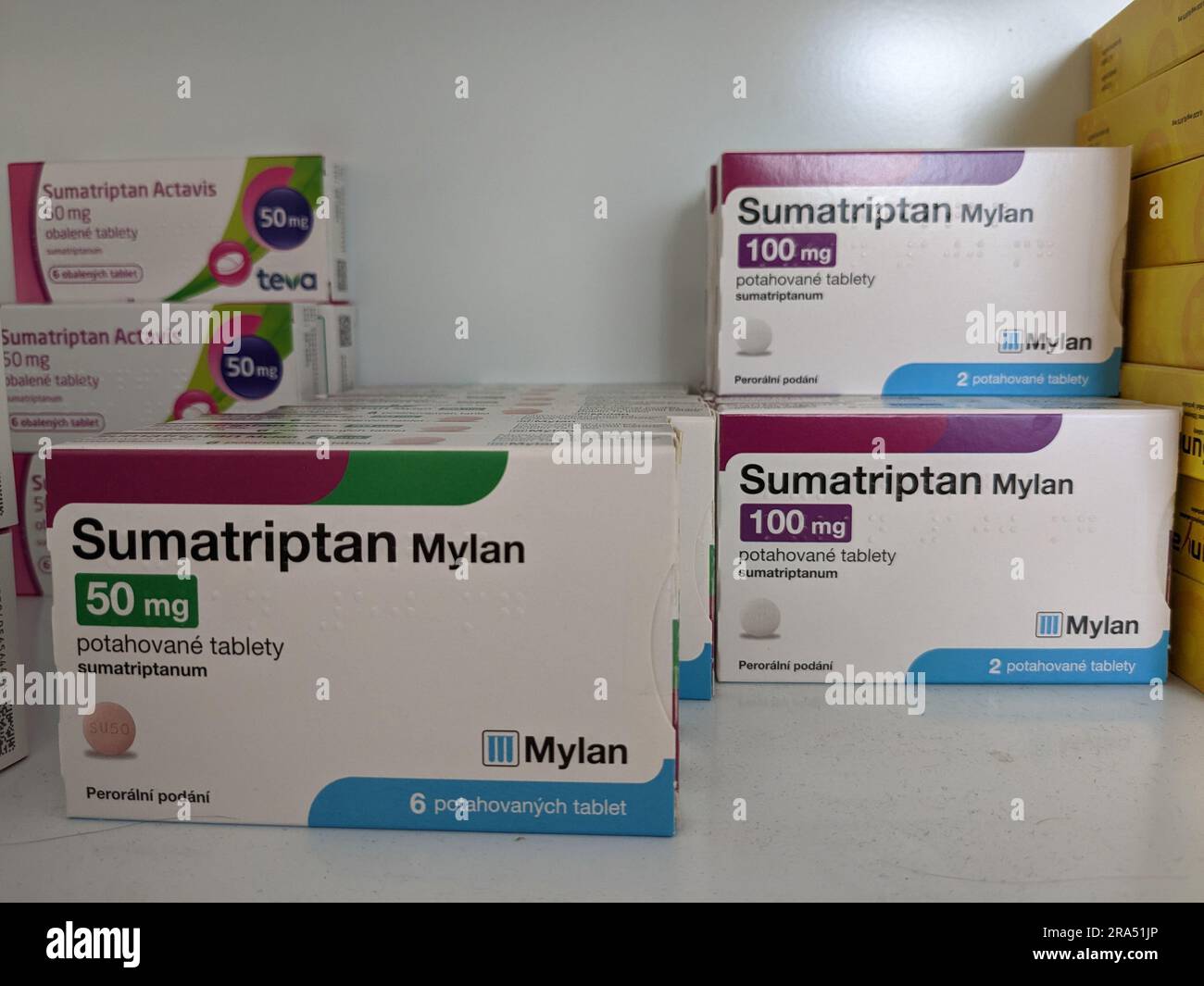 Prag, Tschechische republik – Mai 23 2023:Apotheke-Sumatriptan Mylan Pillen zur Behandlung von Migräne und Kopfschmerzen Stockfoto