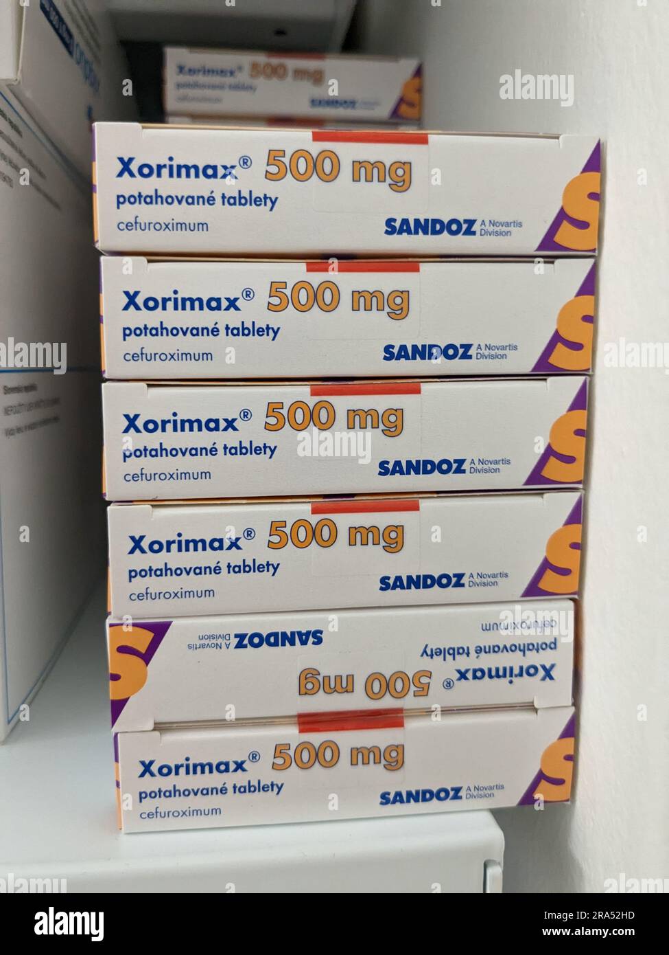 Prag,Tschechische republik–Mai 23 2023:Apotheke Store-Xorimax 500mg-ATB Cefuroximum von Sandoz,Cefuroxim Antibiotika Stockfoto