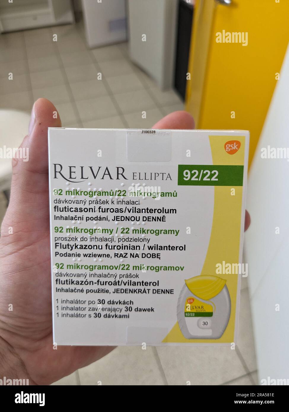 Prag,Tschechische republik-Mai 22 2023:GSK Relvar Elipta Trockenpulver zur Inhalation am 26. Dezember 2018 in Manila, Philippinen. GSK (Glaxo Smith Kline) BH Stockfoto