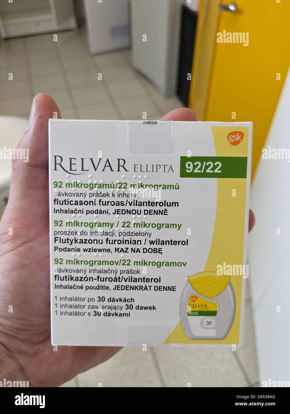 Prag,Tschechische republik-Mai 22 2023:GSK Relvar Elipta Trockenpulver zur Inhalation am 26. Dezember 2018 in Manila, Philippinen. GSK (Glaxo Smith Kline) BH Stockfoto