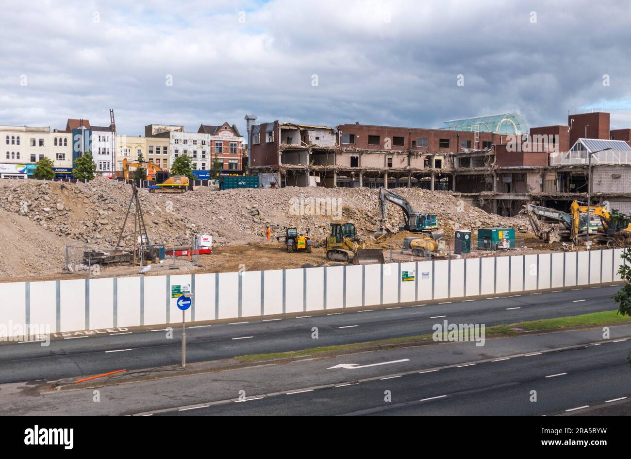 Stockton on Tees, Großbritannien. 1. Juli 2023 Die Abrissarbeiten am Castlegate Centre und am