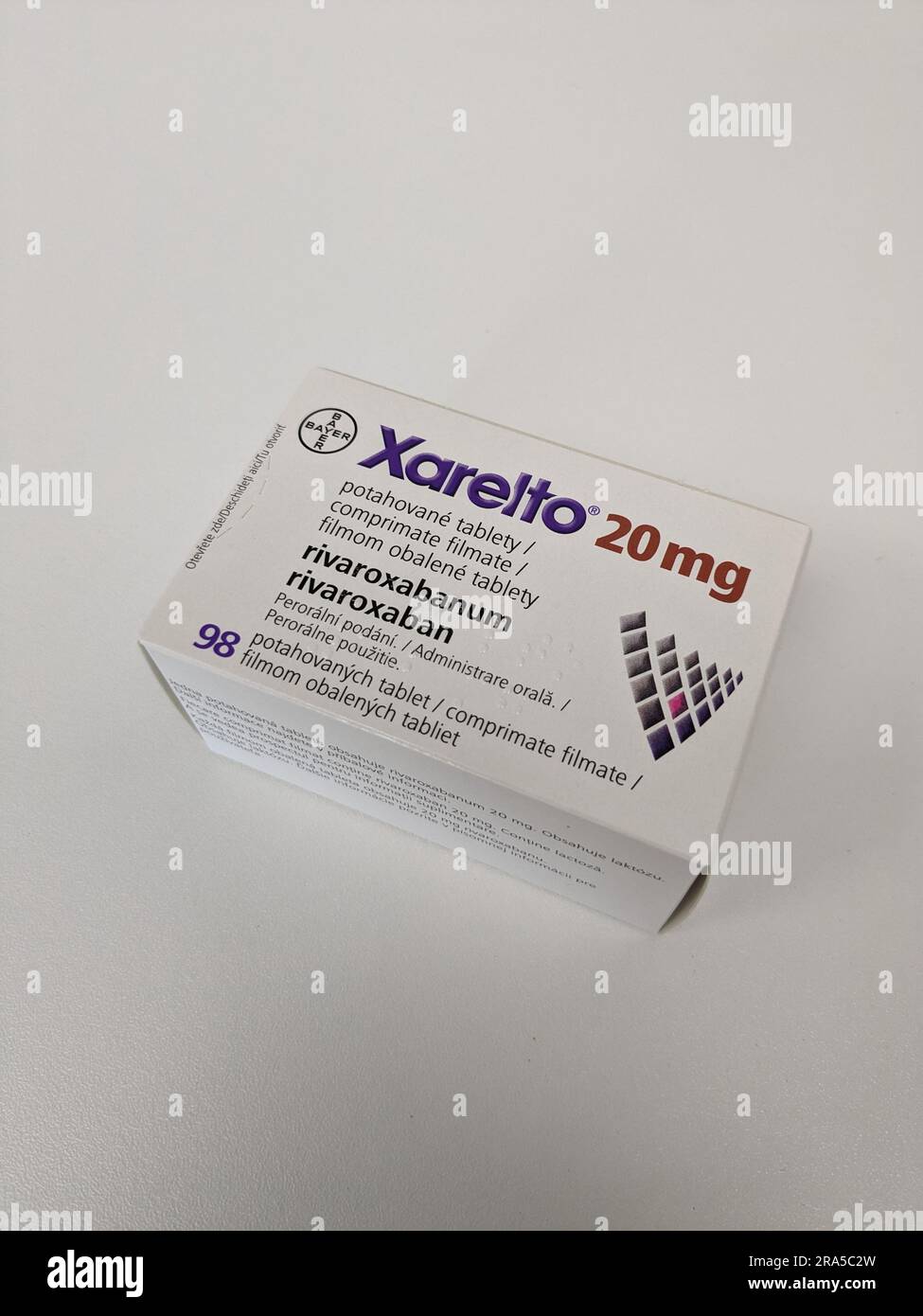 Prag, Tschechische republik - Mai 22 2023. Xarelto, ein Medikament zur Reduzierung von Schlaganfall und Blutgerinnseln von Bayer Healthcare. Stockfoto