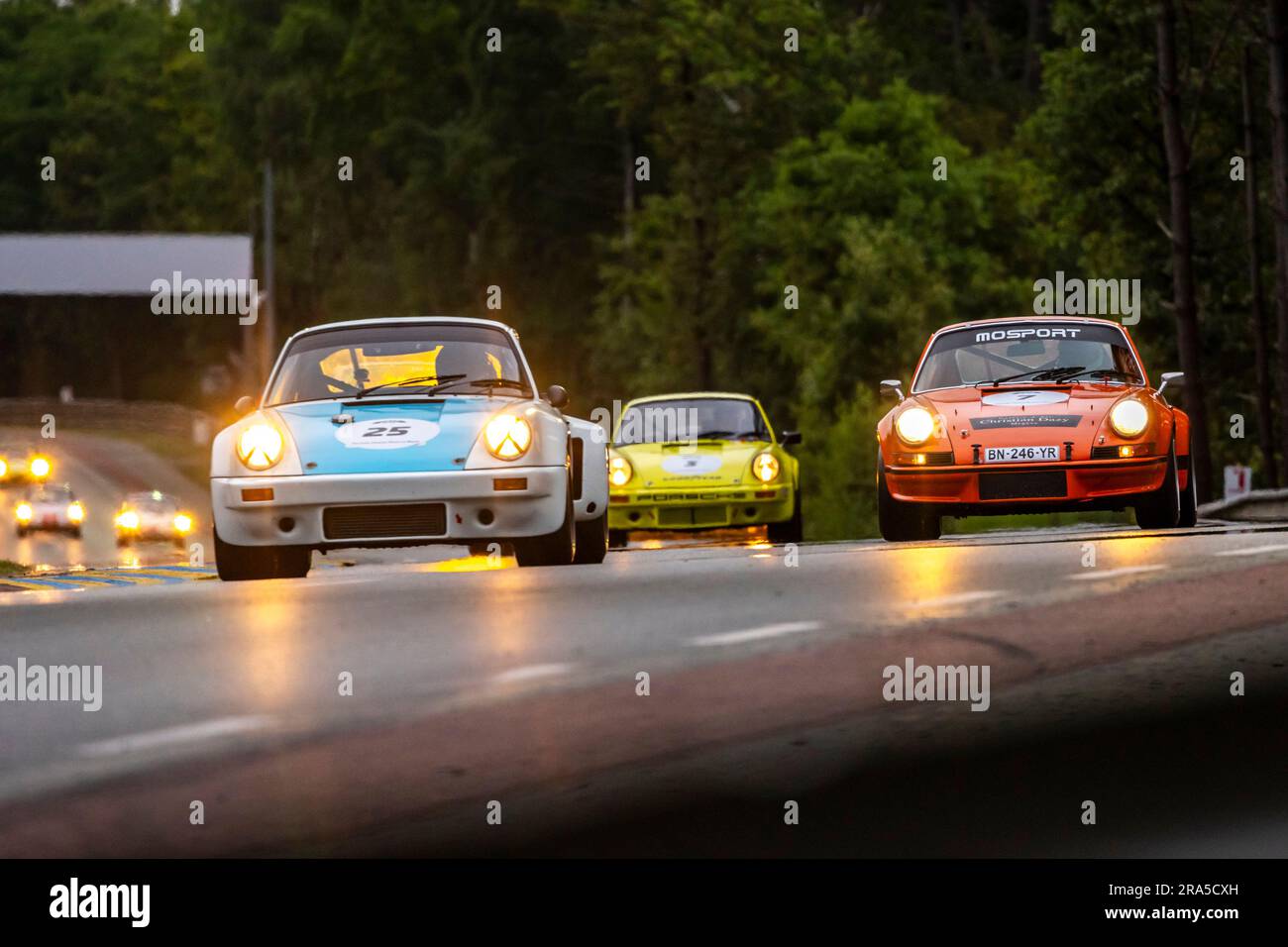 Le Mans, Frankreich. 30. Juni 2023. 25 KOLB (ger), KOLB (ger), Porsche 911 Carrera RSR 3,0 (C), 1974, 07 VICAIRE (Fra), BAUDINIERE (Fra), Porsche 911 Carrera RSR 2,8 (C), 1973, Action während der Le Mans Classic 2023 vom 1. Bis 3. Juli 2023 auf dem Circuit des 24 Heures du Mans, in Le Mans, Frankreich – Foto Paul Vaicle/DPPI Kredit: DPPI Media/Alamy Live News Stockfoto