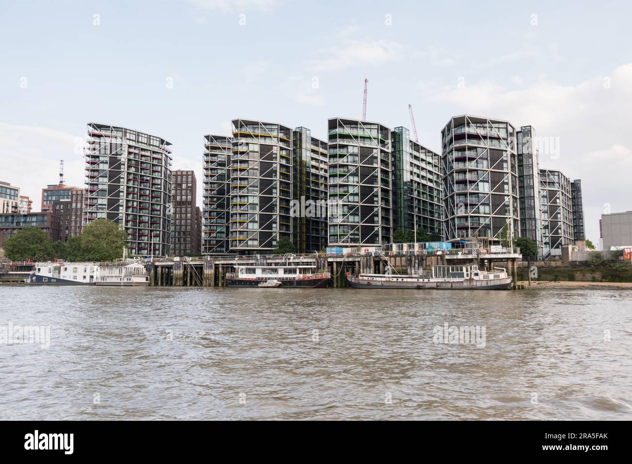 Riverlight Hochhaus-Apartment am Flussufer bei Nine Elms in Vauxhall, London, England, Großbritannien Stockfoto