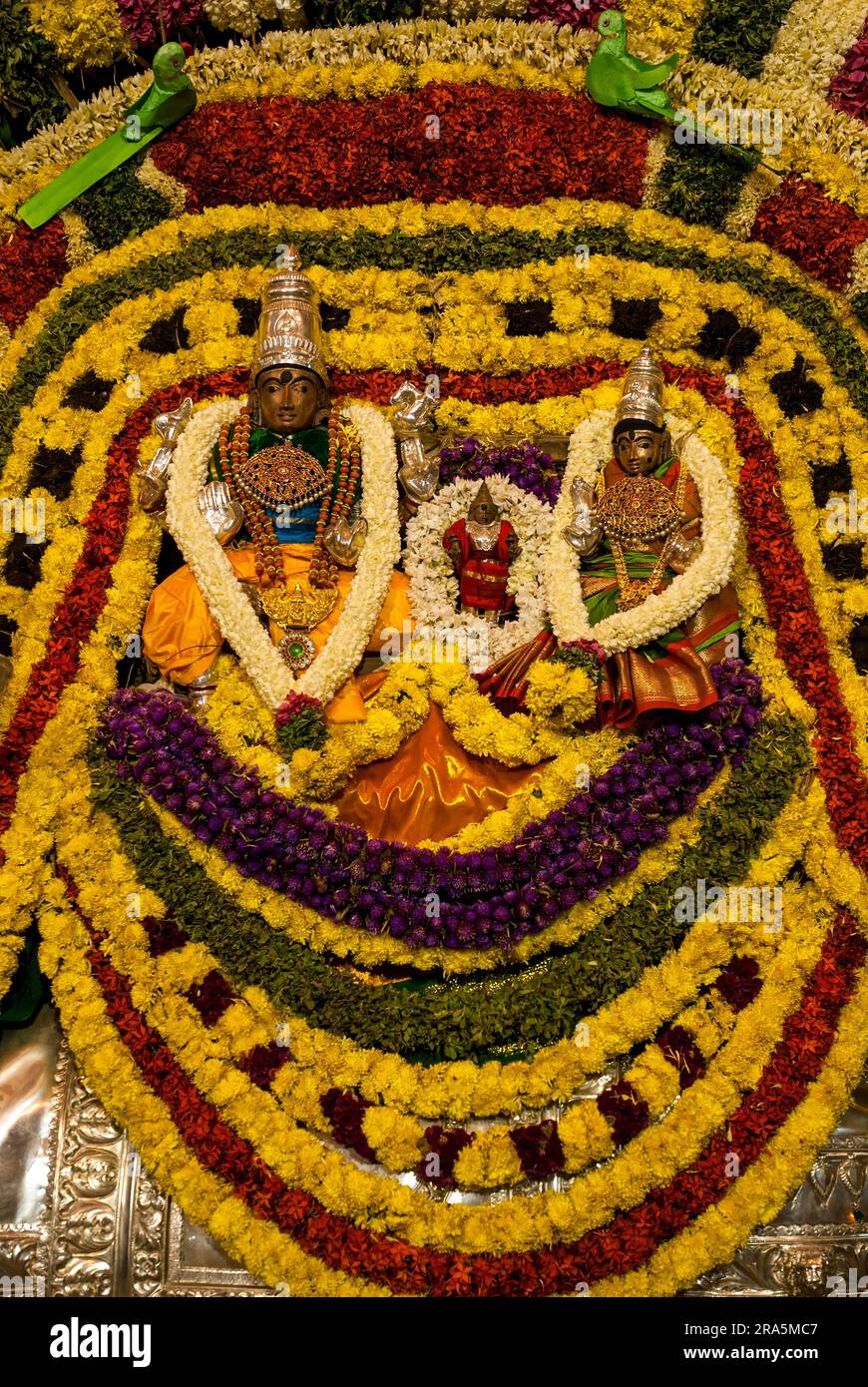 Ausgezeichnet wurde Lord Somaskandha während des Vinayak Chaturthi Ganesh Chaturthi Festivals im Sri Karpaga Vinayakar Tempel in Pillaiyarpatti in der Nähe von Karaikudi, Tamil Stockfoto
