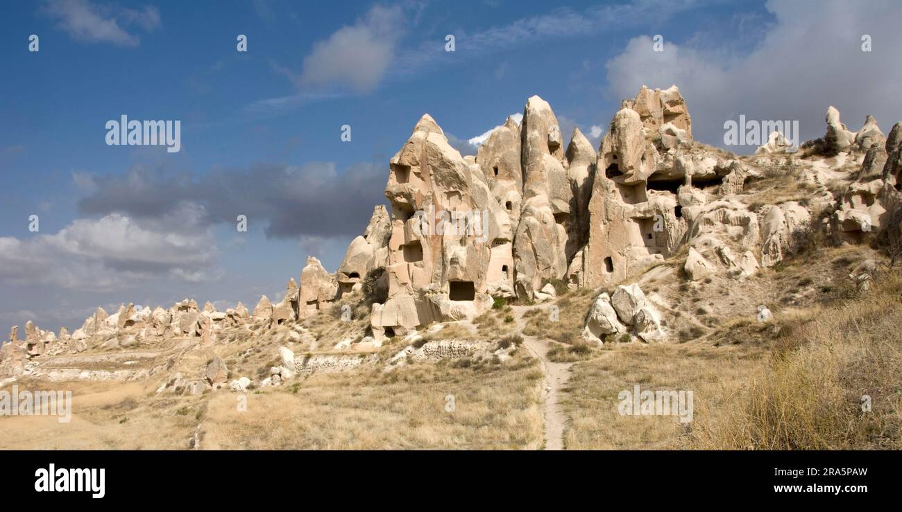 Tufa-Formation mit Höhle, Höhlenwohnungen, Goereme, Goereme-Nationalpark, Kappadokien, Truthahn Stockfoto