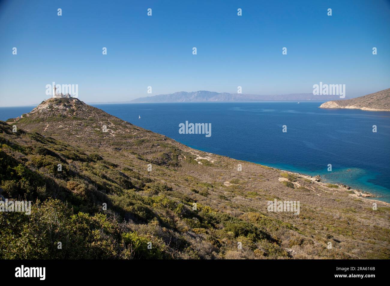 Blick auf das Ägäische Meer mit Knidos Leuchtturm Stockfoto