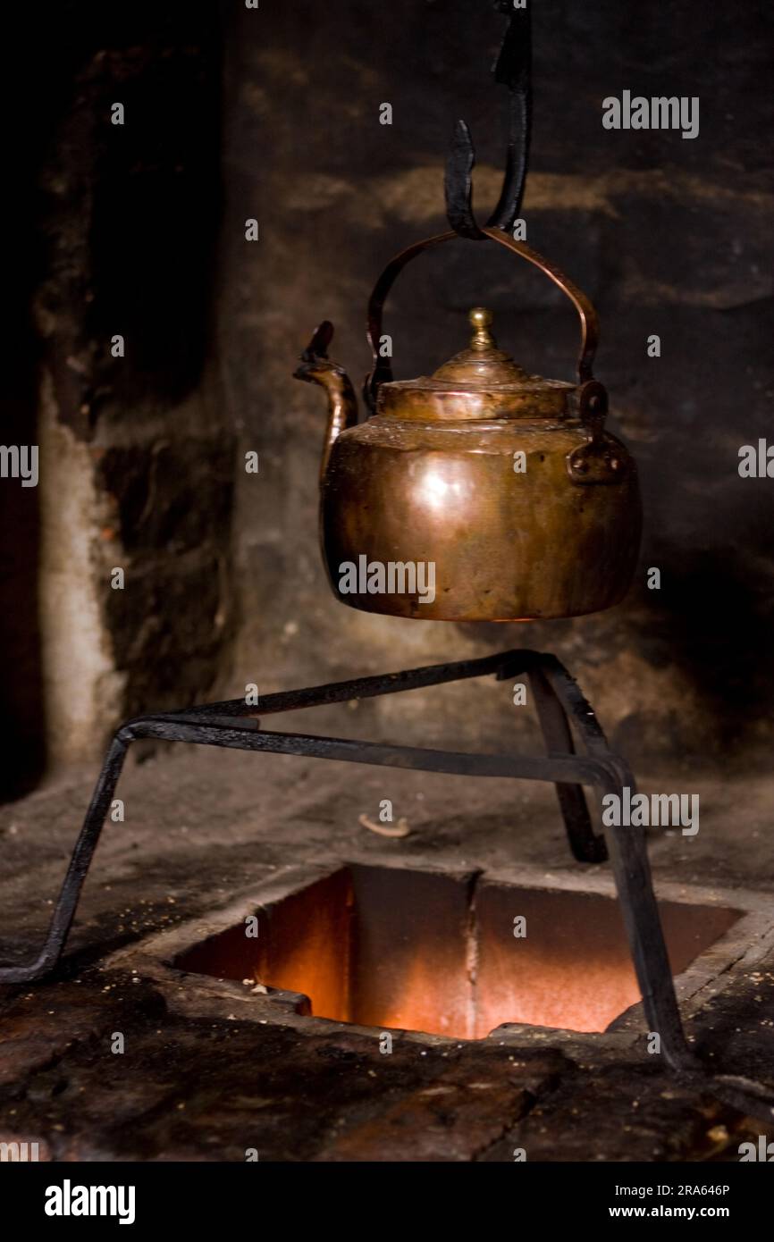 Bowl über dem Herd, Den Gamle am Freiluftmuseum, Aarhus, Midtjylland, Dänemark Stockfoto