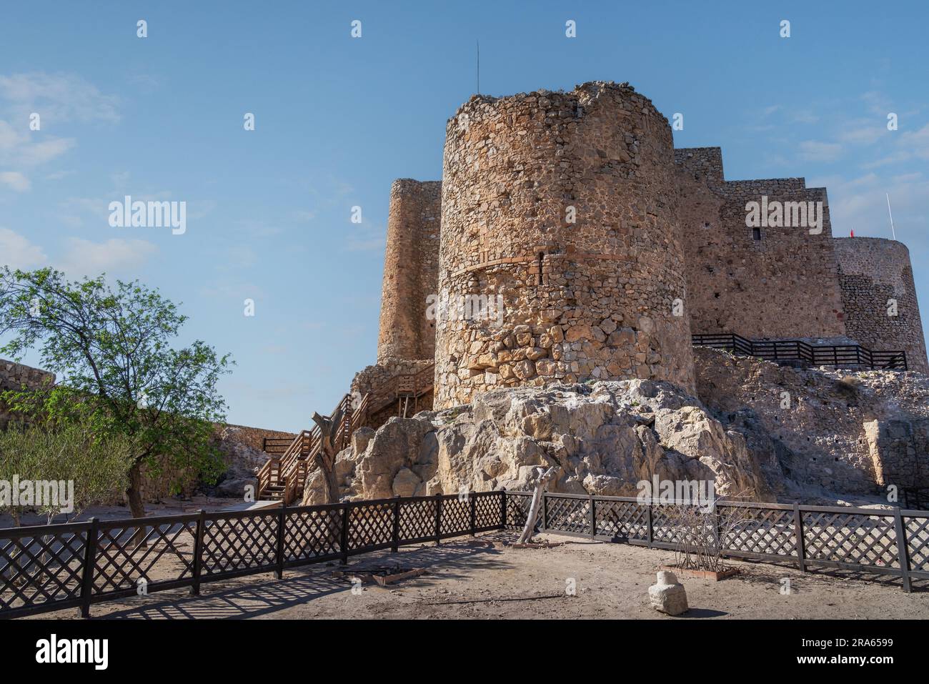 Albarrana-Turm im Consuegra Castle (Schloss La Muela) - Consuegra, Castilla-La Mancha, Spanien Stockfoto