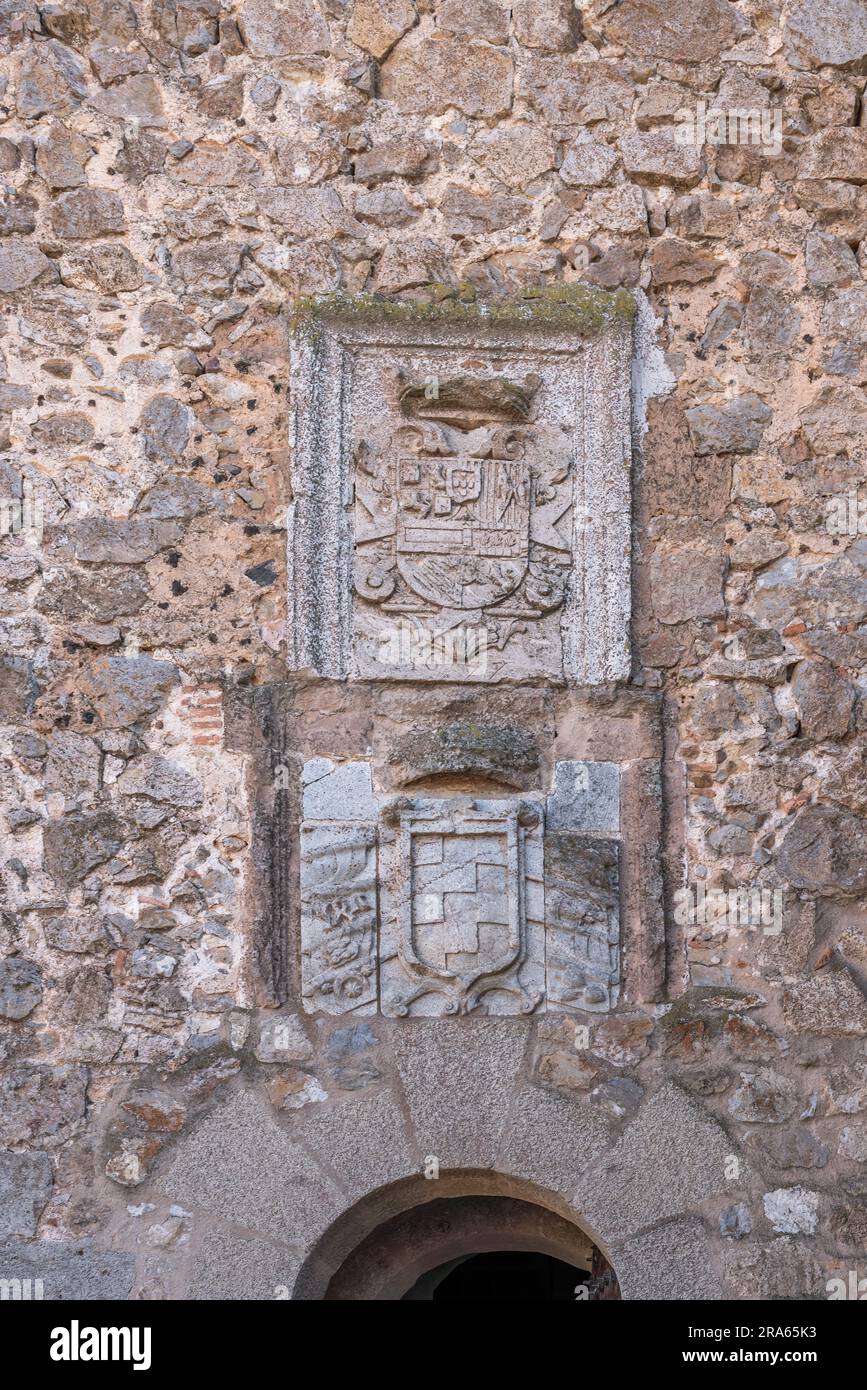 Turm der Schutzschilde Wappen im Consuegra Castle (Schloss La Muela) - Consuegra, Castilla-La Mancha, Spanien Stockfoto