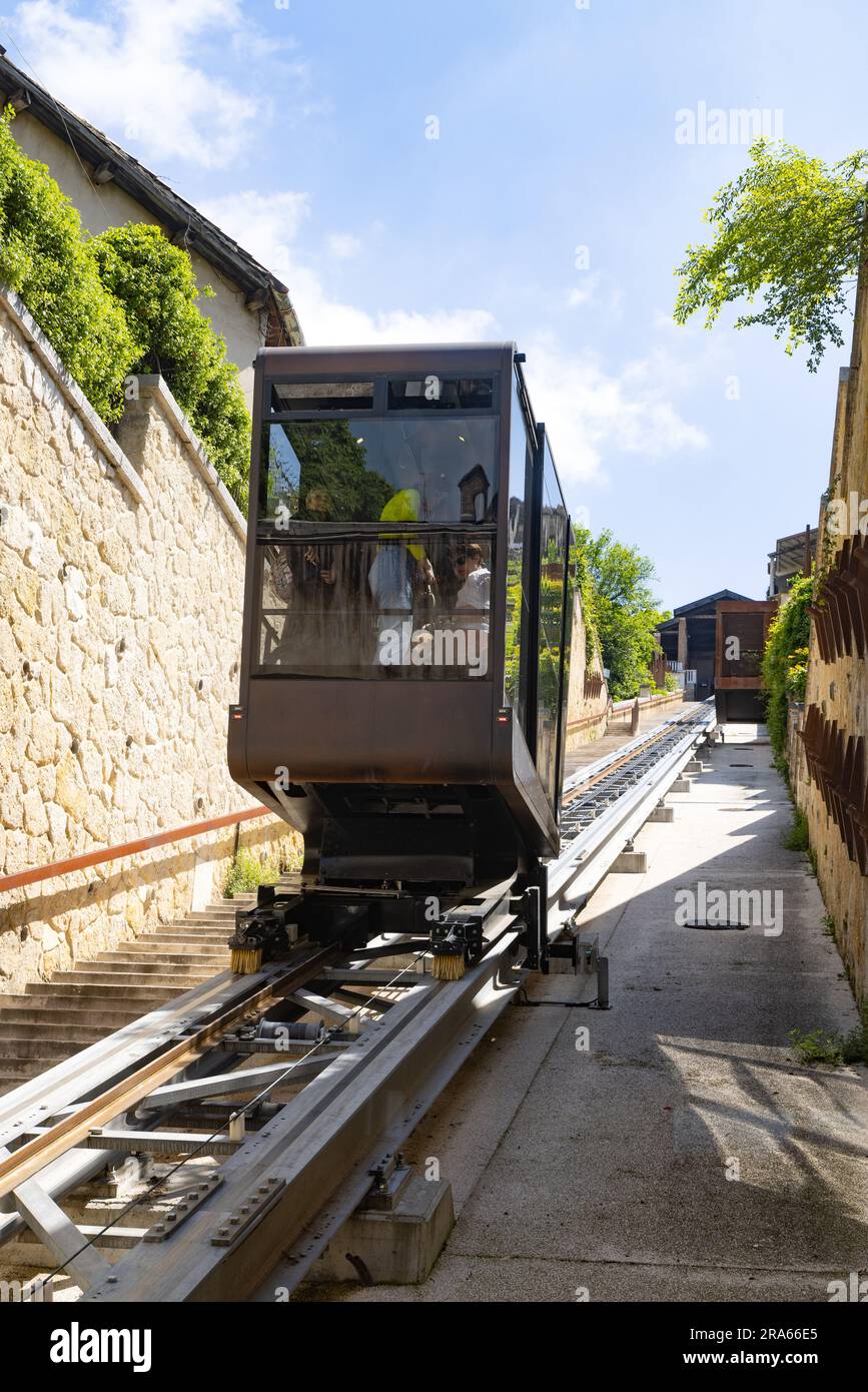 Standseilbahn zur burg san pietro Fotos und Bildmaterial in hoher