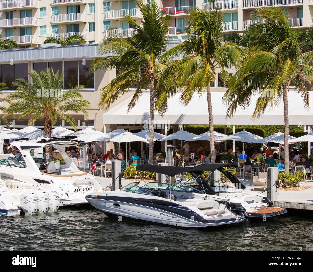 Fort Lauderdale, Florida, USA. Shooters, ein beliebtes Restaurant am Ufer neben dem Intracoastal Waterway im Central Beach District. Stockfoto