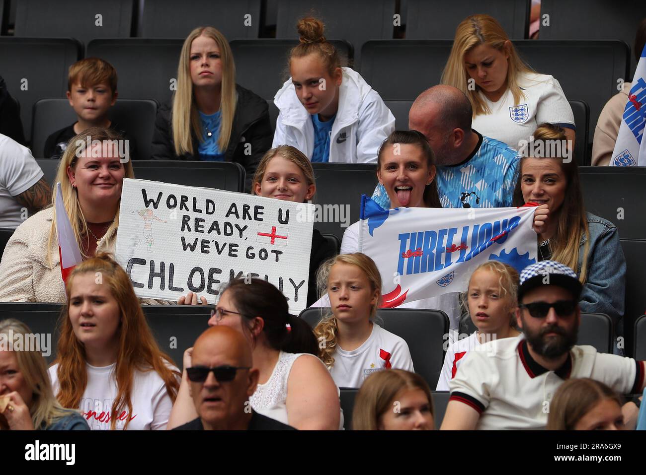 Stadium MK, Milton Keynes, Großbritannien. 1. Juli 2023. Womens International Football Friendly, England gegen Portugal; England Fans Credit: Action Plus Sports/Alamy Live News Stockfoto