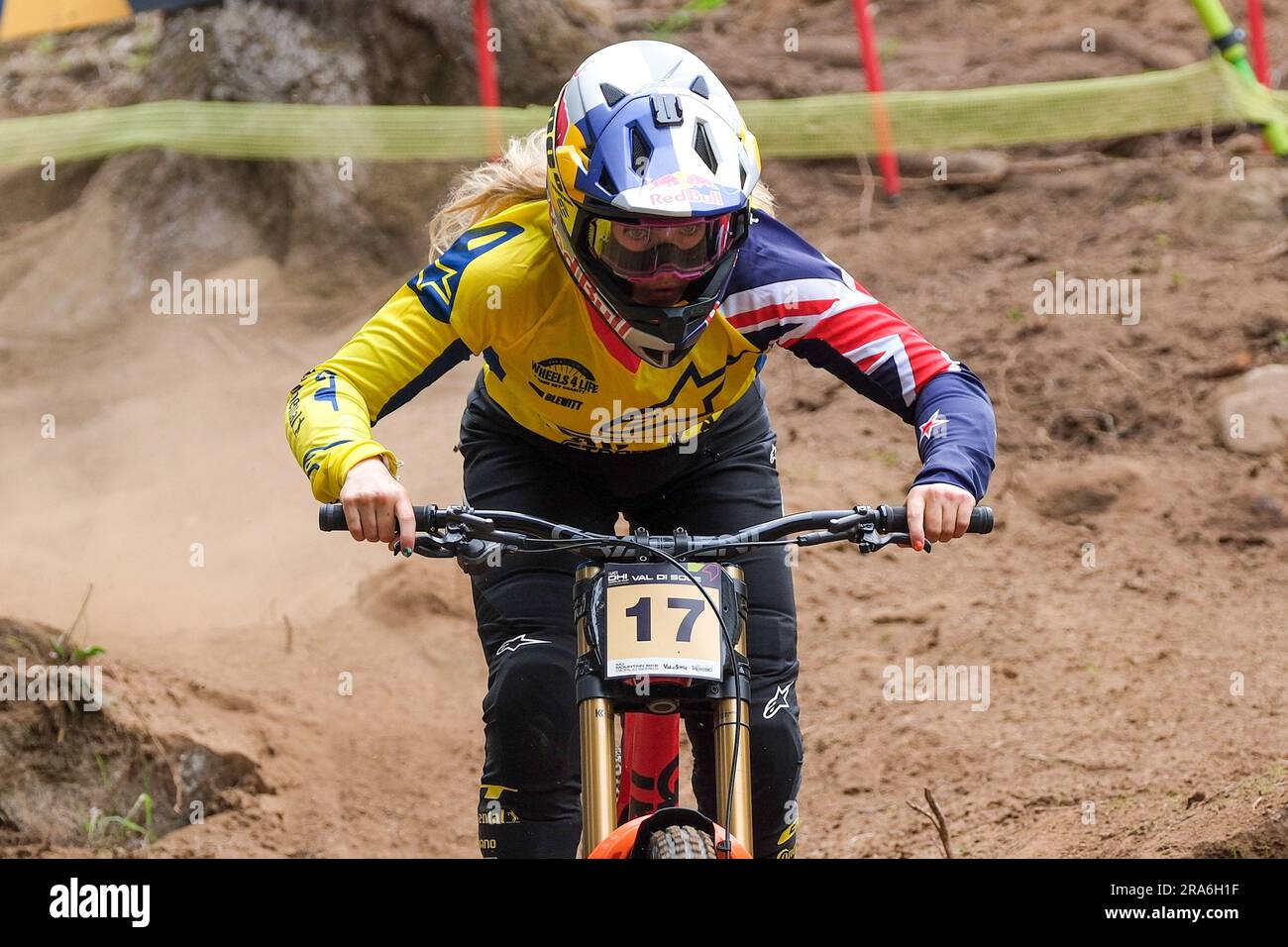 Jess Blewitt (NZL) in Aktion während des DH Elite Women Race, bei der UCI MTB Weltmeisterschaft 2023, Val di Sole Stage am 01. Juli 2023 in Val di Sole, Trient, Italien. (Foto: Roberto Tommasini/LiveMedia/LiveMedia/Sipa USA) Guthaben: SIPA US/Alamy Live News Stockfoto