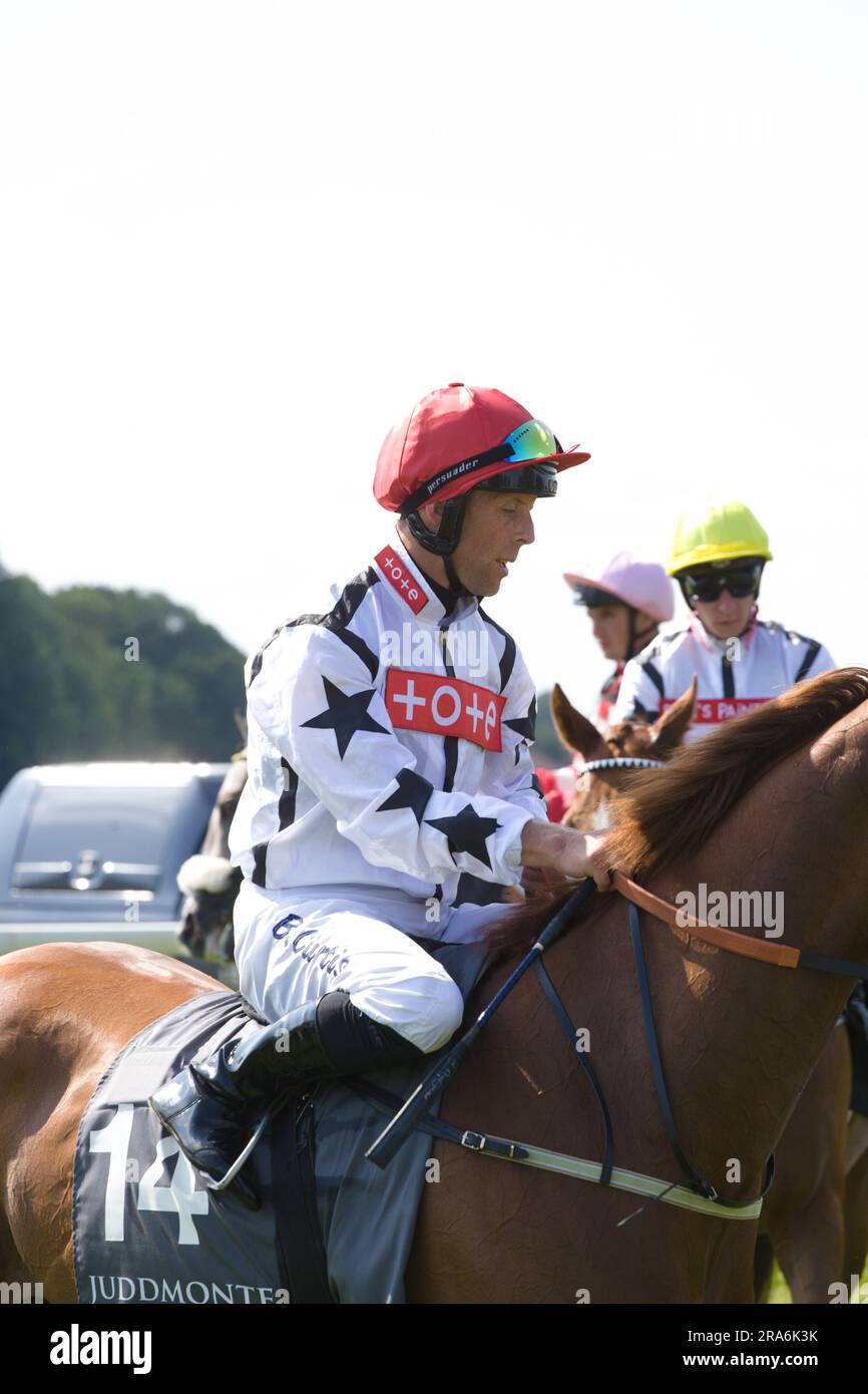 Jockey Ben Curtis auf Dibbsys Traum bei York Races. Stockfoto