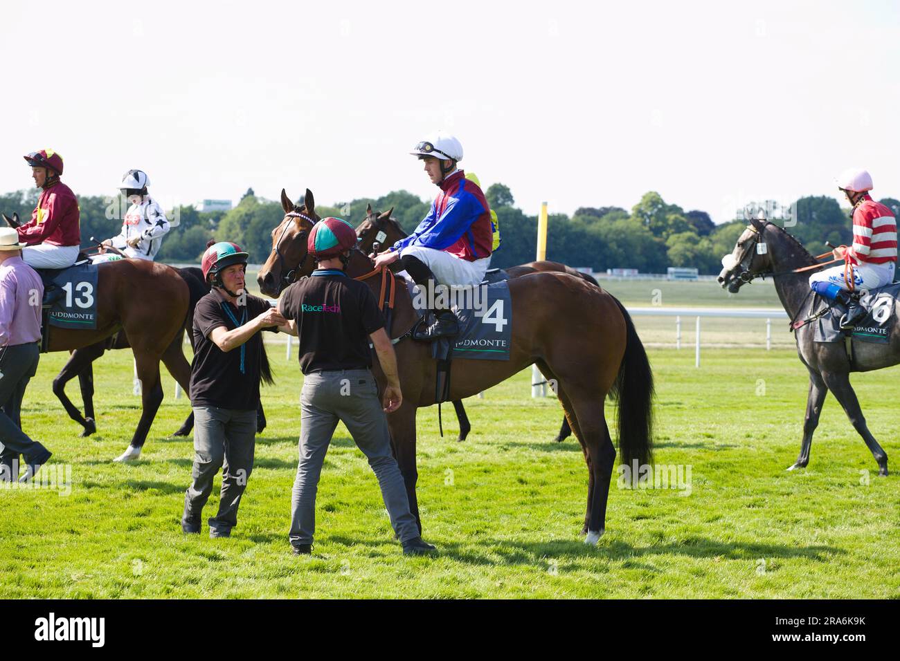 Jockey Clifford Lee auf Harvanna bei York Races. Stockfoto