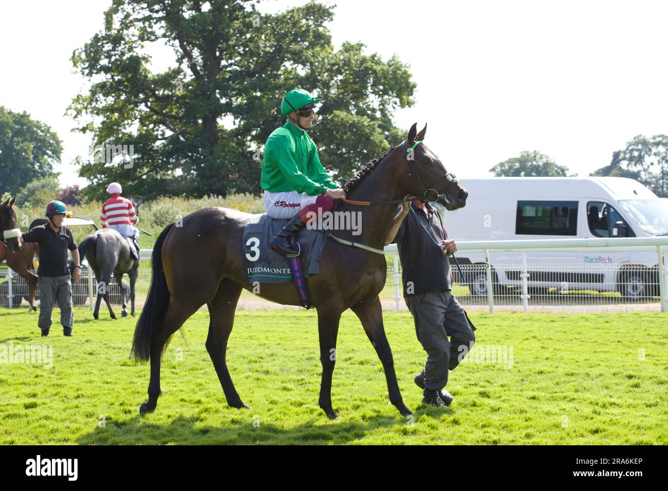 Jockey Callum Rodriguez auf Cool Run auf der York Racecourse. Stockfoto