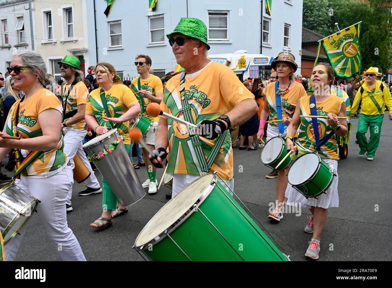 St Paul's Caribbean Carnival 2023, Bristol, England, Großbritannien, 1. Juli 2023. St. Pauls und Umgebung, Bristol. Samba Band bei der Karnevalsparade Stockfoto