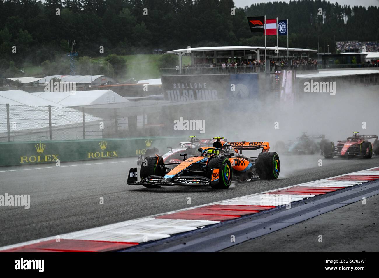 Spielberg, Mezzolombardo, Österreich. 1. Juli 2023. Britischer Fahrer Lando Norris ( McLaren F1 ) zu Beginn des FIA F1 Sprint Race am Red Bull Ring Circuit in Spielberg, Österreich. Verstappen gewinnt. (Kreditbild: © Daisy Facinelli/ZUMA Press Wire) NUR REDAKTIONELLE VERWENDUNG! Nicht für den kommerziellen GEBRAUCH! Kredit: ZUMA Press, Inc./Alamy Live News Stockfoto
