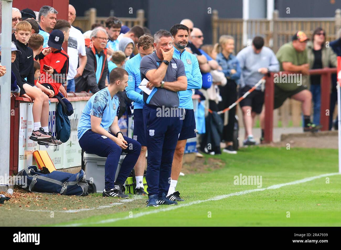 1. Juli 2023; Glebe Park, Brechin, Angus, Schottland: Scottish Pre Season Football Friendly, Brechin City gegen Dundee; Dundee Manager Tony Docherty Stockfoto