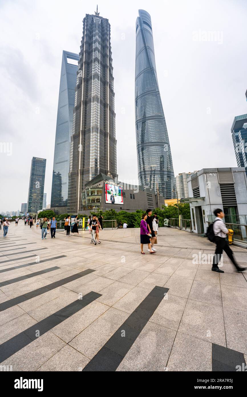 Blick auf Shanghai Tower, Shanghai World Financial Center und Jinmao Tower in Lujiazui, Pudong District, Shanghai, China. Stockfoto