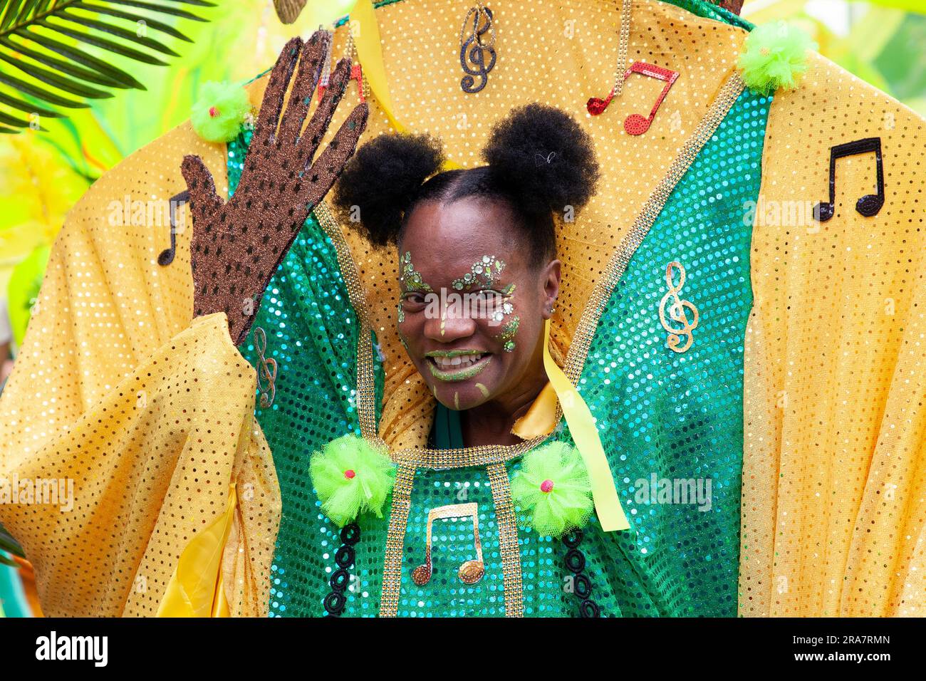 Reveller nimmt an der St. Paul's Carnival Parade 2023 Teil. Stockfoto