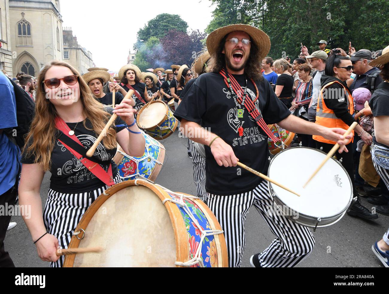 St. Pauls, Bristol, Großbritannien. 1. Juli 2023 St. Pauls Carnival, die Rückkehr eines berühmten und lebendigen Karnevals und einer Prozession, die rund 100.000 Menschen anzieht. Organisiert von der St. Pauls Carnival Community Interest Company (CIC). Kredit: Stephen Bell/Alamy Live News Stockfoto