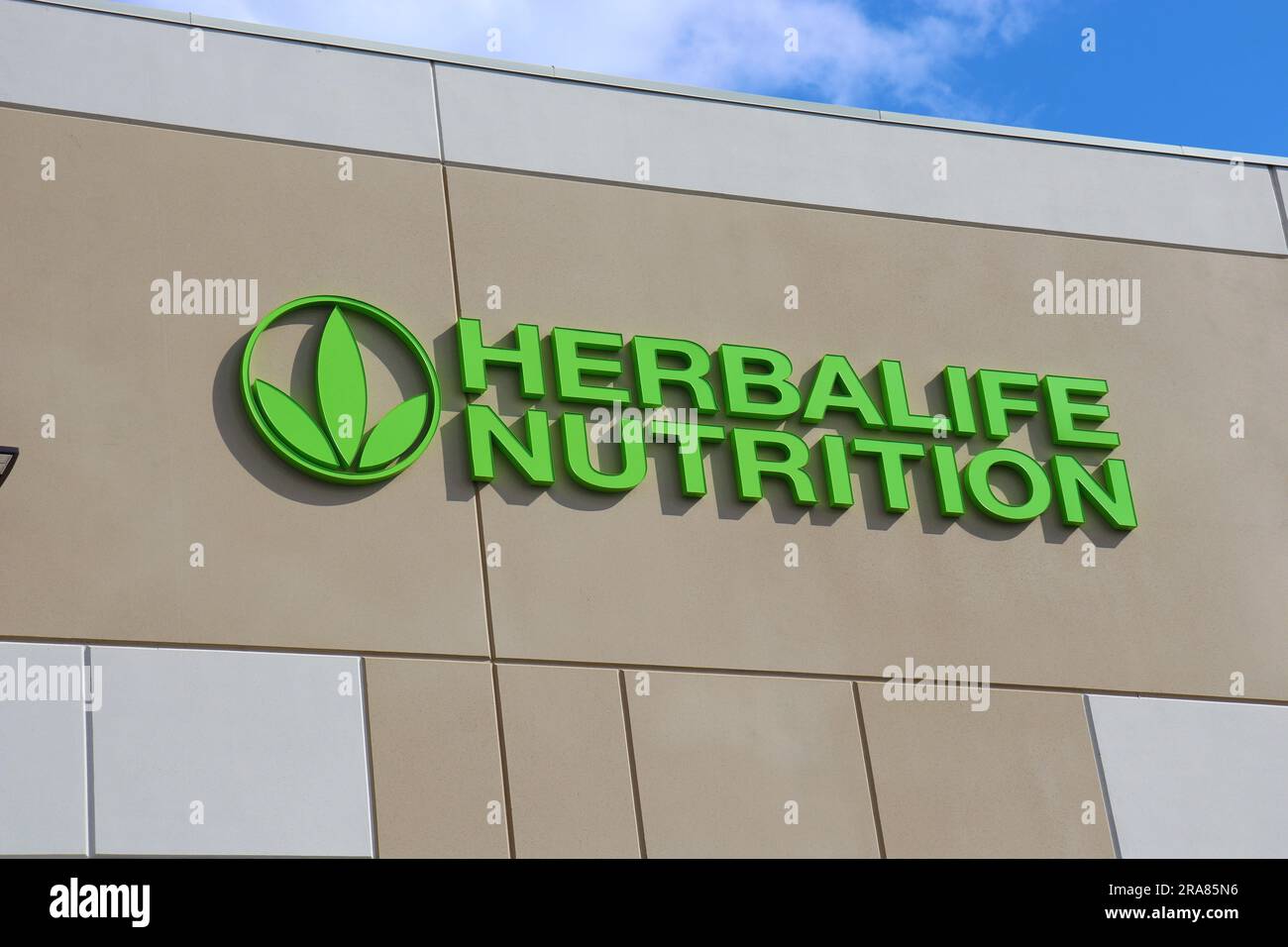 Herbalife Nutrition Logo auf der Vorderseite des neuen Gebäudes. Stockfoto